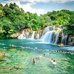Dvori Svetog Mihaela Σίμπενικ
