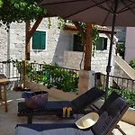Dvori Svetog Mihaela * Σίμπενικ
