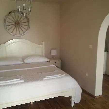 דירה Dvori Svetog Mihaela שיבניק