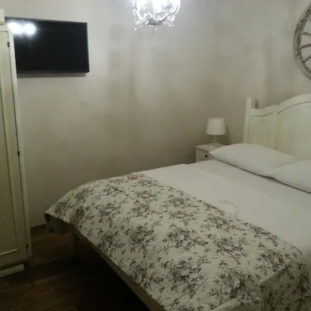 شقة Dvori Svetog Mihaela شيبينيك