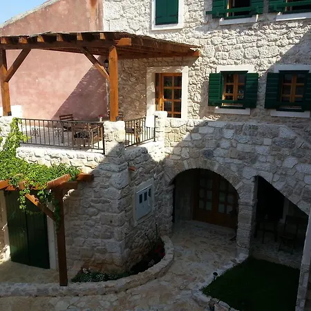 Dvori Svetog Mihaela *