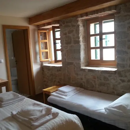 דירה Dvori Svetog Mihaela שיבניק