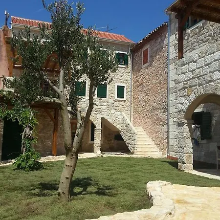 شقة Dvori Svetog Mihaela شيبينيك