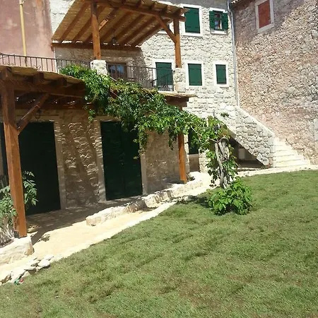 Dvori Svetog Mihaela Apartment *