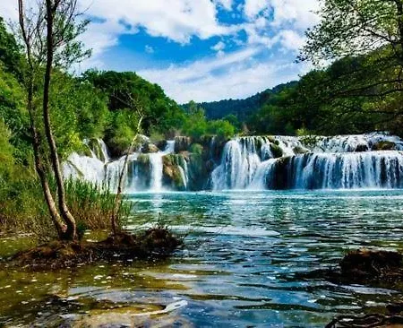 Dvori Svetog Mihaela شيبينيك