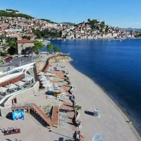 Dvori Svetog Mihaela דירה שיבניק