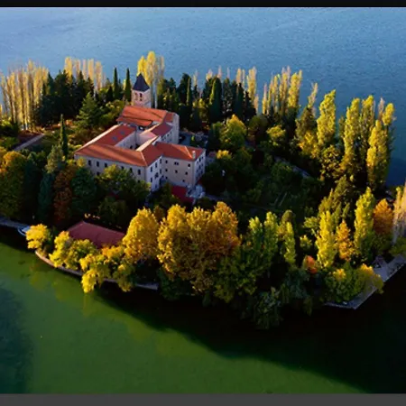 Dvori Svetog Mihaela * שיבניק