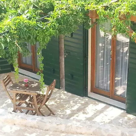 Dvori Svetog Mihaela דירה שיבניק