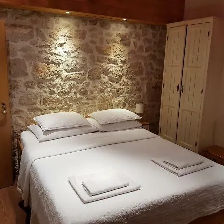 Dvori Svetog Mihaela Sibenik