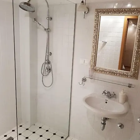 Dvori Svetog Mihaela شيبينيك