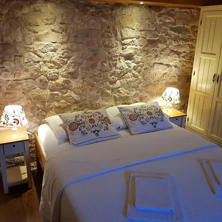 Dvori Svetog Mihaela שיבניק