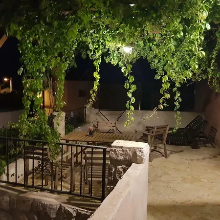 דירה Dvori Svetog Mihaela שיבניק