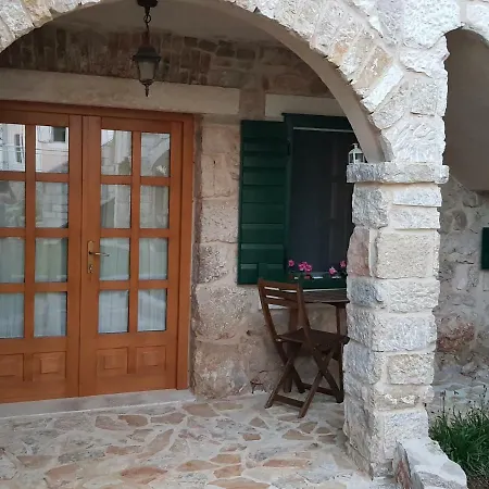 דירה Dvori Svetog Mihaela שיבניק