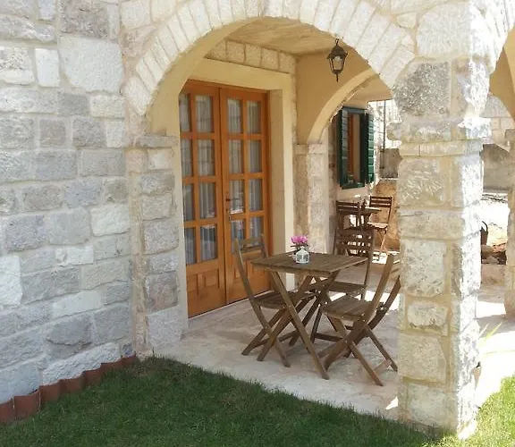 Dvori Svetog Mihaela * Šibenik