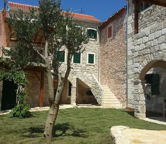 Daire Dvori Svetog Mihaela Šibenik