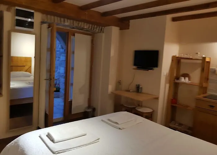 Dvori Svetog Mihaela 아파트 *