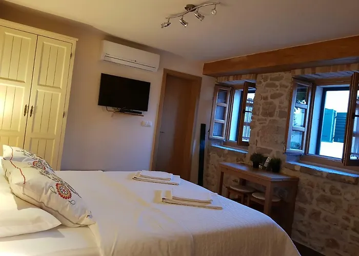 Dvori Svetog Mihaela