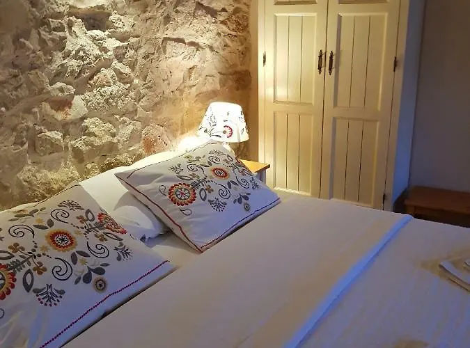 Dvori Svetog Mihaela Apartment *