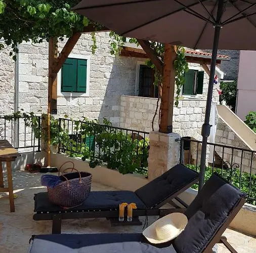 Dvori Svetog Mihaela * 시베니크